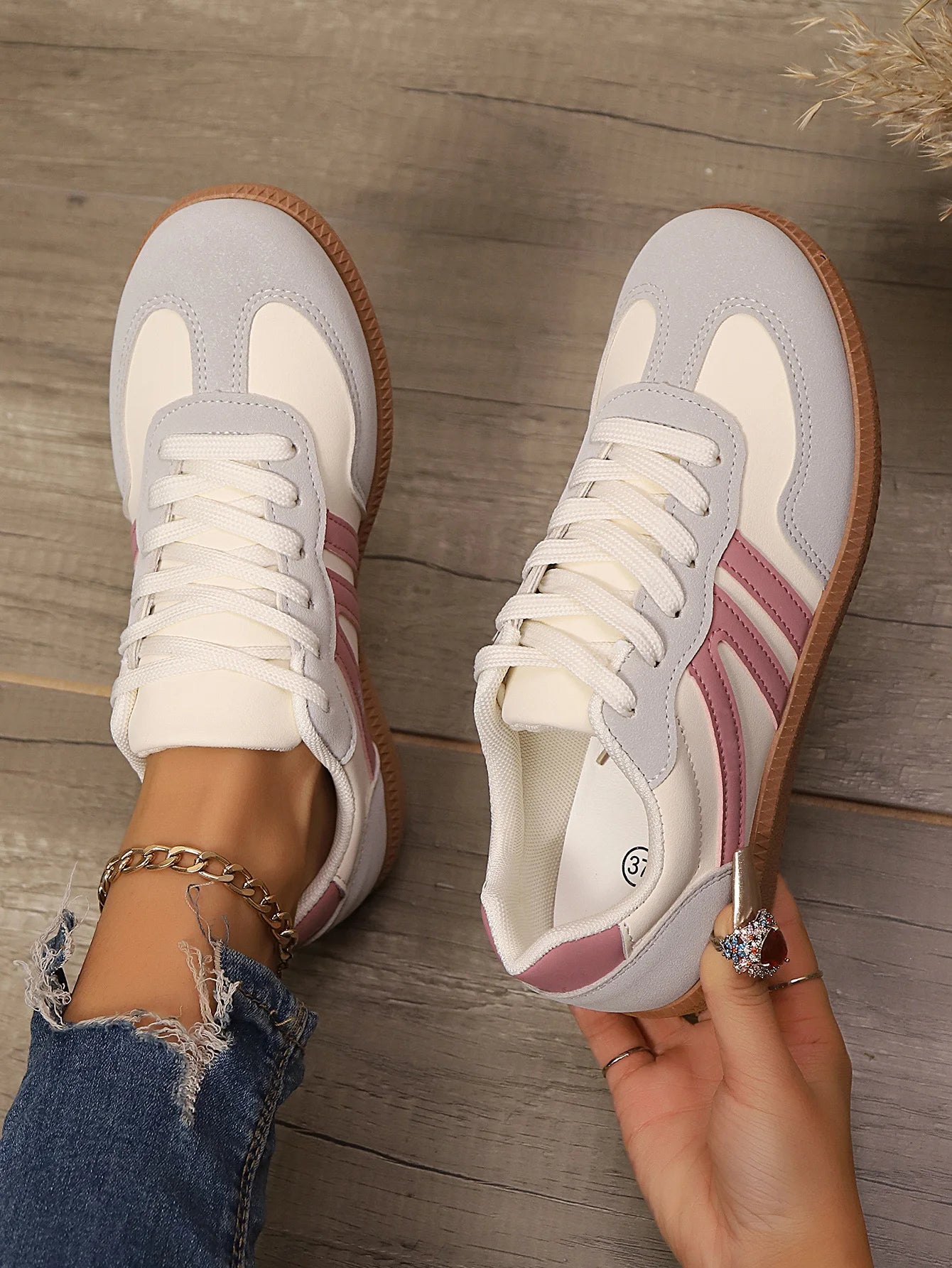 BreezeNova™ Casual Sneakers