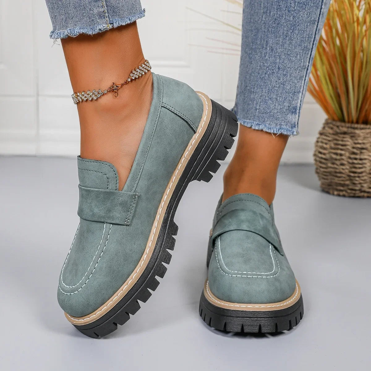 UrbanEase™ Women’s Chunky Platform Slip-On Loafers